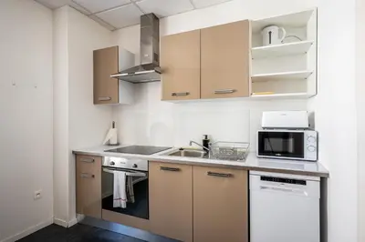 Cuisine ou kitchenette dans l'établissement Le 42-GregIMMO-Appart'Hôtel