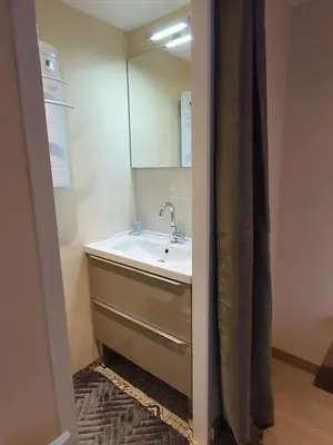 Salle de bains dans l'établissement Chez Serge et Francine