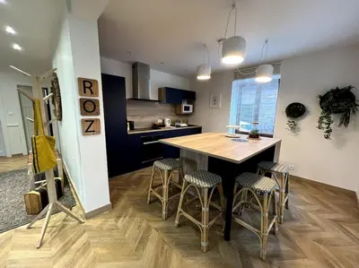 Cuisine ou kitchenette dans l'établissement Les deux maisons - Roz - Appartement Gérardmer vue pistes proche lac