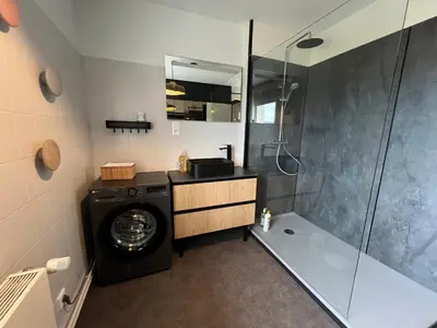 Salle de bains dans l'établissement Les deux maisons - Tolbiac - Maison 8 personnes vue pistes proche lac