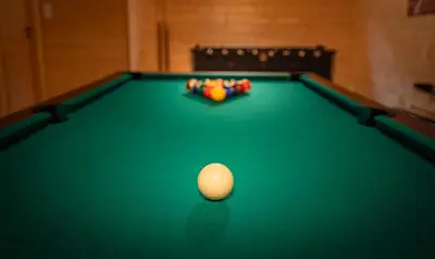 Billard dans l'établissement Chalet Dyna, luxe, calme et sérénité