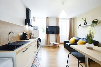 Cuisine ou kitchenette dans l'établissement RB-1G - Joli 2 pièces au 1er étage avec terrasse 1 à 2 pers