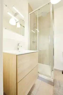 Salle de bains dans l'établissement RB-2G - Joli 2 pièces tout équipé 1 à 4 pers