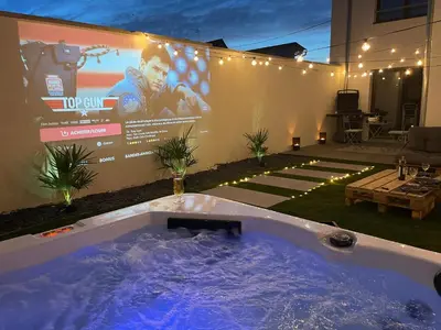 Télévision ou salle de divertissement dans l'établissement Full House, Jacuzzi, Netflix, 8 pers, free Parking 10' Colmar