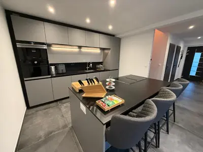 Cuisine ou kitchenette dans l'établissement Full House, Jacuzzi, Netflix, 8 pers, free Parking 10' Colmar