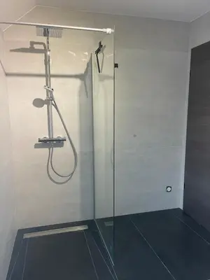 Salle de bains dans l'établissement Full House, Jacuzzi, Netflix, 8 pers, free Parking 10' Colmar