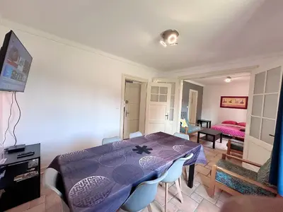 Télévision ou salle de divertissement dans l'établissement Gîte de Juliana 4 ou 6 personnes