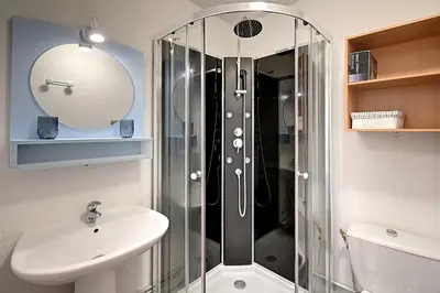 Salle de bains dans l'établissement Le Nid des Vosges - Appt vue montagne