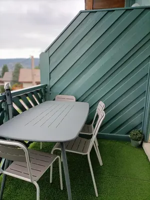 Balcon ou terrasse dans l'établissement Appartement GERARDMER - Magnifique vue sur le lac - 2 adultes et 2 enfants maximum
