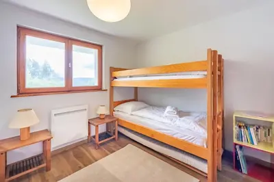 Un ou plusieurs lits dans un hébergement de l'établissement Chalet Les Genêts, vue imprenable sur le lac