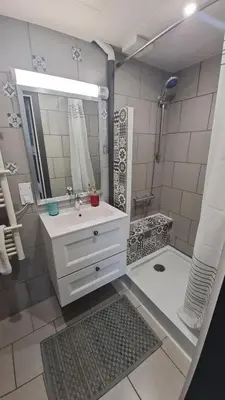 Salle de bains dans l'établissement Au Calme Des Vosges