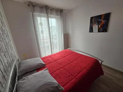 Un ou plusieurs lits dans un hébergement de l'établissement Bel appartement 3 pièces dans une résidence calme