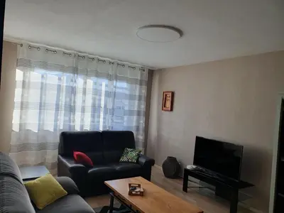 Coin salon dans l'établissement Bel appartement 3 pièces dans une résidence calme