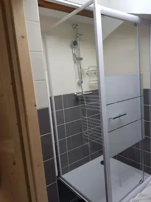 Salle de bains dans l'établissement Duplex dans chalet, vue de rêve, 6 pers, 2 nuits minimum