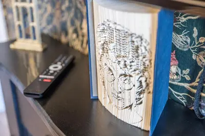 Bibliothèque dans l'appartement