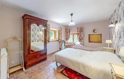 Un ou plusieurs lits dans un hébergement de l'établissement Beautiful Home In Taintrux With Wifi