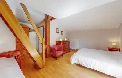 Un ou plusieurs lits dans un hébergement de l'établissement Beautiful Home In Taintrux With Wifi