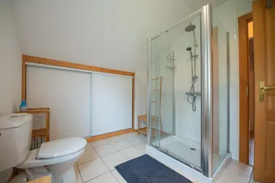 Salle de bains dans l'établissement Chalet Sequoia - Spa et Sauna