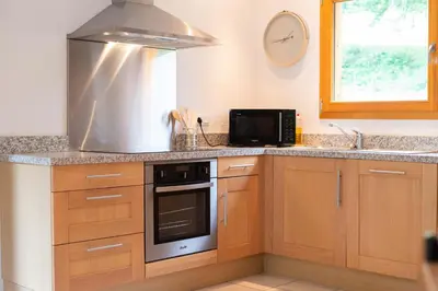 Cuisine ou kitchenette dans l'établissement Chalet Sequoia - Spa et Sauna