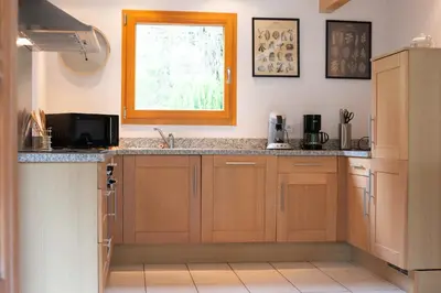 Cuisine ou kitchenette dans l'établissement Chalet Sequoia - Spa et Sauna