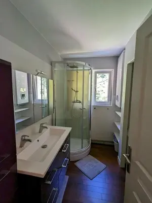Salle de bains dans l'établissement Refuge AuRoiSud