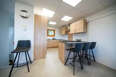 Cuisine ou kitchenette dans l'établissement Le chalet de l'amicale