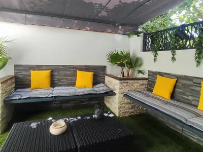 Coin salon dans l'établissement R luxury piscine et spa privatifs