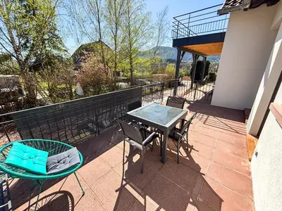 Balcon ou terrasse dans l'établissement Les Reflets du Château - Parking Gratuit - Cosy & Moderne - Route des vins