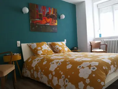 Un ou plusieurs lits dans un hébergement de l'établissement Rez de jardin en bordure de ruisseau