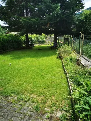 Jardin de l'établissement Rez de jardin en bordure de ruisseau