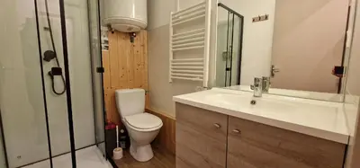 Salle de bains dans l'établissement Le Belle-Hutte
