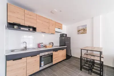 Cuisine ou kitchenette dans l'établissement Appartement Bandjoun - Pour 4 à Mulhouse