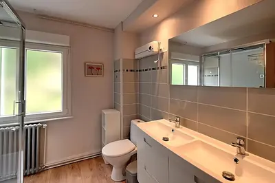 Salle de bains dans l'établissement Le Cocoon Clairefontaine - Maison vue montagne