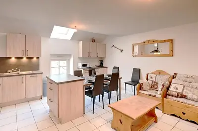 Cuisine ou kitchenette dans l'établissement Les Marmottes - Charmant Appt pour 7 p