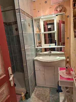 Salle de bains dans l'établissement DOMAINE du VIEUX MOULIN