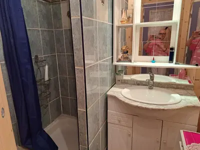Salle de bains dans l'établissement DOMAINE du VIEUX MOULIN