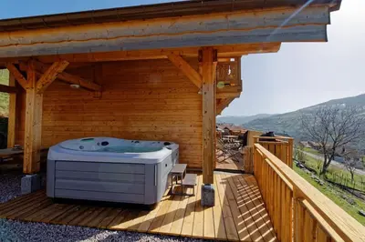 Vue générale sur la montagne ou vue sur la montagne depuis le chalet