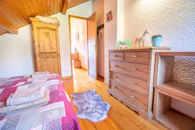 Un ou plusieurs lits dans un hébergement de l'établissement Duplex dans chalet avec superbe vue lac et piscine commune