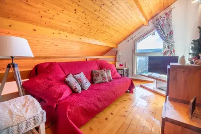 Coin salon dans l'établissement Duplex dans chalet avec superbe vue lac et piscine commune
