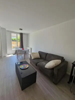 Coin salon dans l'établissement l'appart en rez de jardin