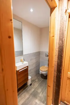 Salle de bains dans l'établissement Aux Sources - 14 personnes - sauna & jacuzzi