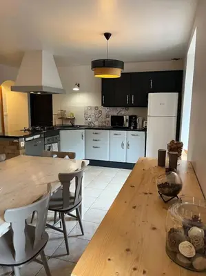 Cuisine ou kitchenette dans l'établissement Appartement 5 personnes avec espace plein air