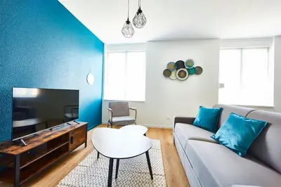 Télévision ou salle de divertissement dans l'établissement Bel appartement cosy, tram au pied du logement