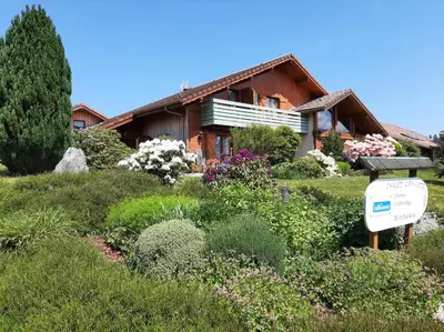 Jardin de l'établissement B&B Chalet l'Epinette