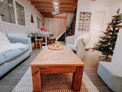 Coin salon dans l'établissement le chalet du bout du lac