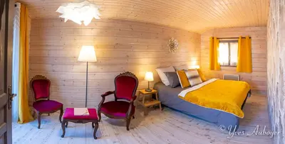 Un ou plusieurs lits dans un hébergement de l'établissement Charmant chalet La Zaubette au bord de l'eau