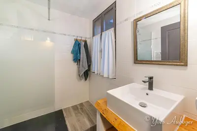 Salle de bains dans l'établissement Charmant chalet La Zaubette au bord de l'eau