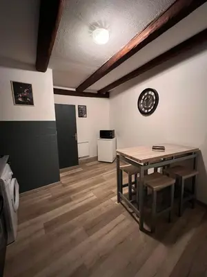 Cuisine ou kitchenette dans l'établissement Spacieux 61 metres carré tout confort