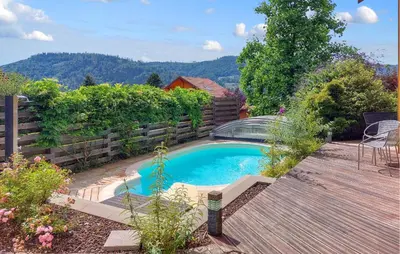Piscine de l'établissement Amazing Home In Rupt-Sur-Moselle ou située à proximité