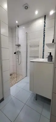 Salle de bains dans l'établissement Appartement lumineux 2 chambres